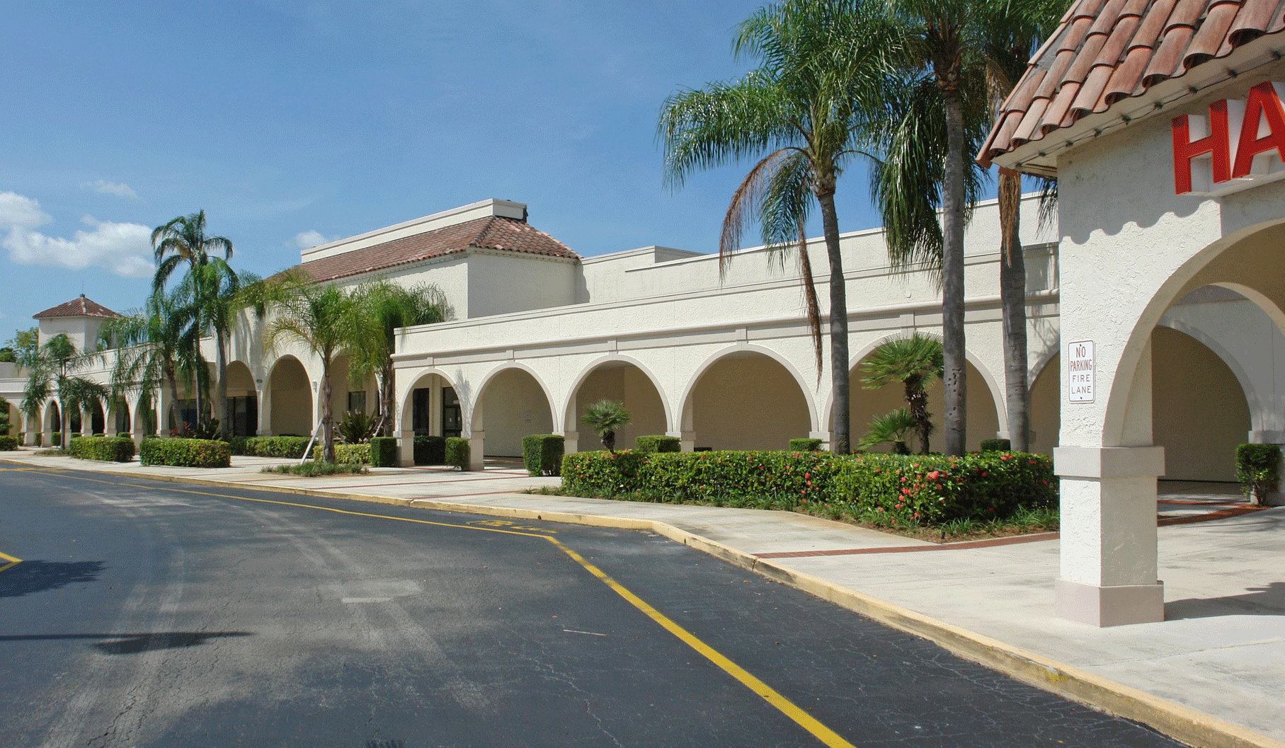 Palm Beach Gardens Plaza, a shopping center in Palm Beach Gardens, Florida that once housed a Loehmann’s store and movie theater, may be redeveloped after the property was recently acquired by an entity associated with the Drury Hotels chain. Photo: CoStar