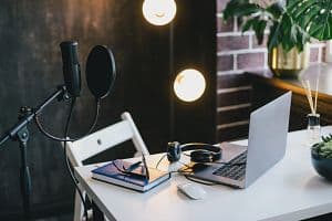 Travel and employment trends are among the topics covered in recent CoStar News Hotels podcasts. (Getty Images/iStockphoto)