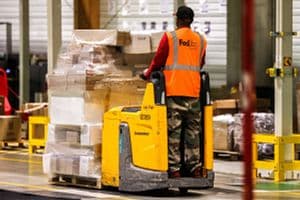 Blackstone a acquis une participation de 80 % dans un portefeuille logistique européen de 1,022 Md€ détenu par Burstone, qui en conservera 20 % (Photo par CHARLY TRIBALLEAU/AFP via Getty Images)