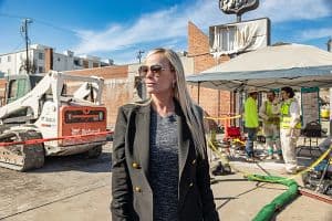 Multifamily property broker Kimberly Stepp in front of what was her office on Via de la Paz in Pacific Palisades, California. (Kalina Mondzholovska/CoStar)