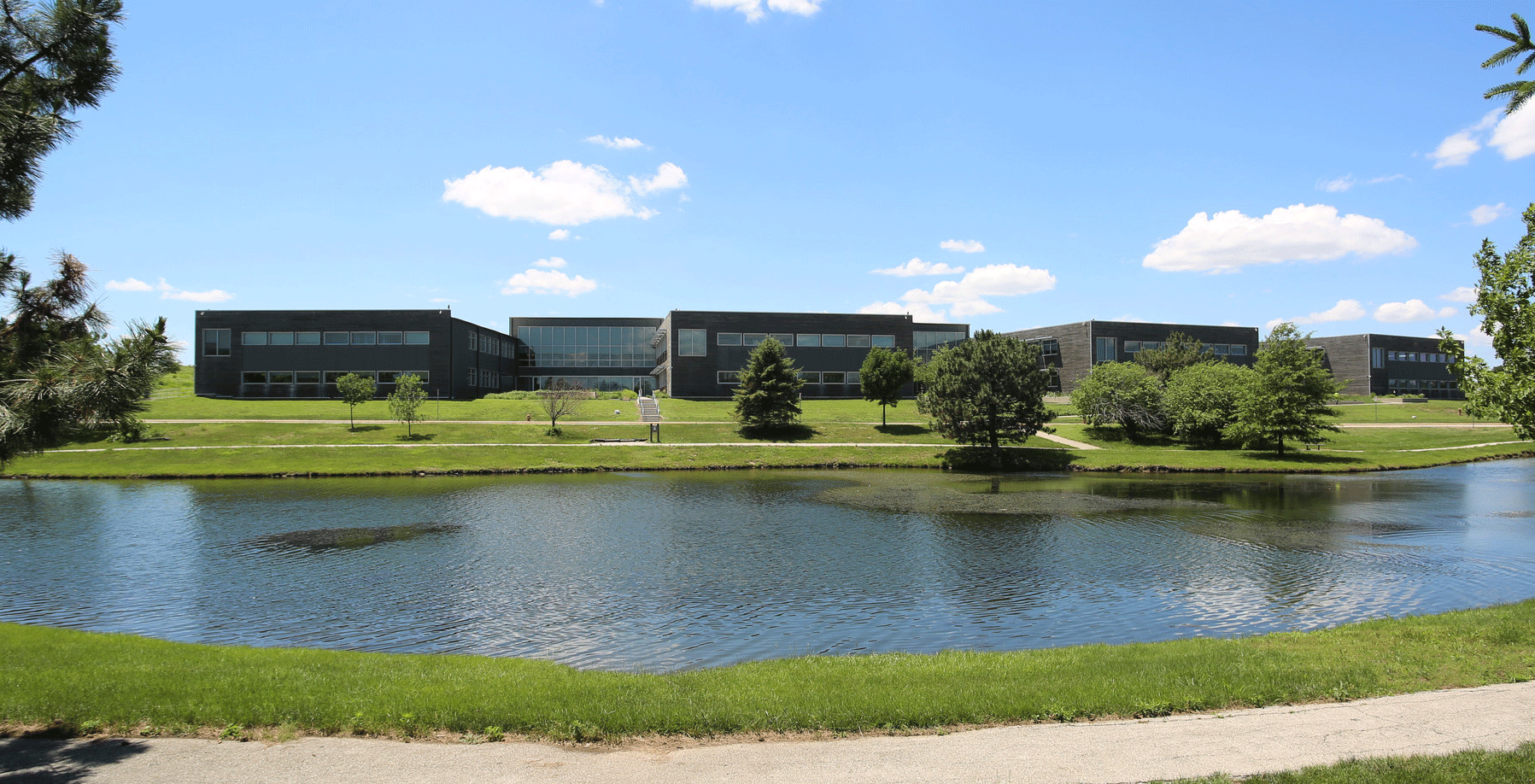 Easterly Government Properties recently purchased the 169,585-square foot building housing the Environmental Protection Agency's (EPA) regional headquarters in Lenexa, Kansas. (CoStar)